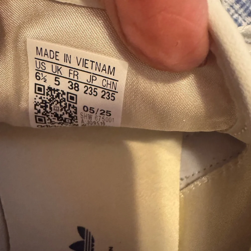 Adidas Japan Sneaker in White, Cream, and Blue - size 6.5 - Picture 7 of 8